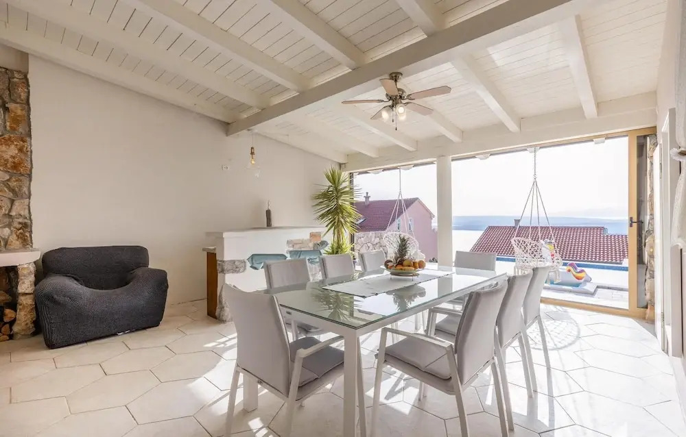 Amazing Home in Dramalj With Wifi, 2 Bedrooms and Outdoor Swimming Pool