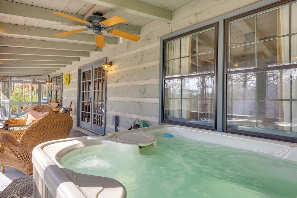 'peace of Aska' Cabin w/ Hot Tub & Fire Pit!