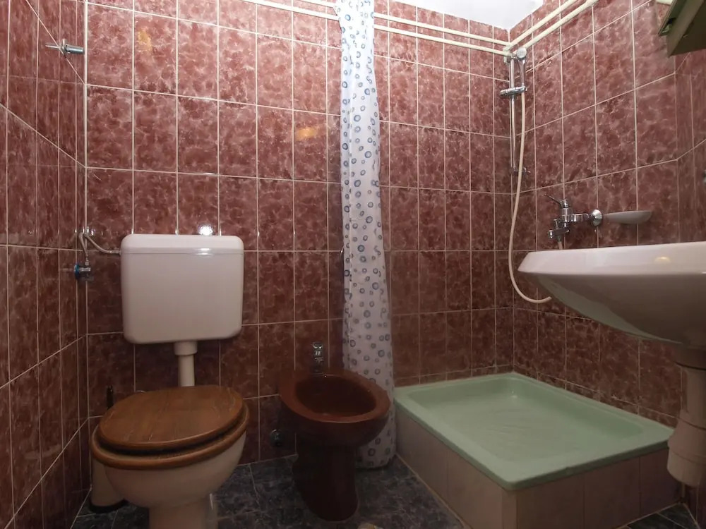 Apartment 1669