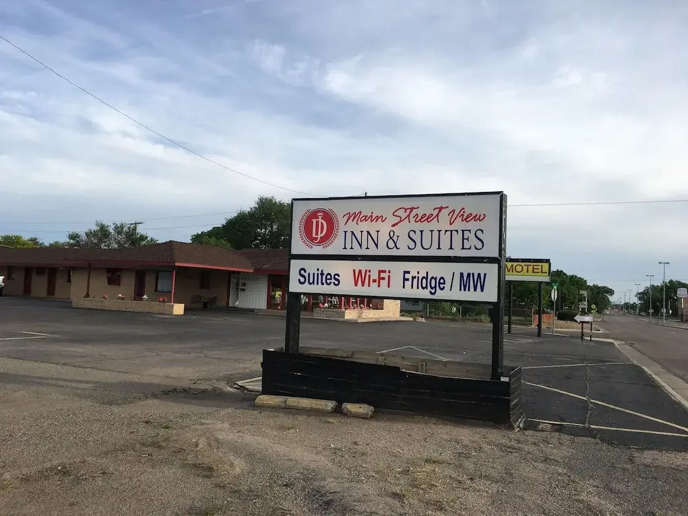 DJ Main Street View Inn & Suites