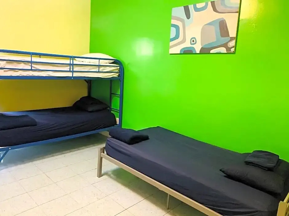 Banana Bungalow West Hollywood Hotel & Hostel