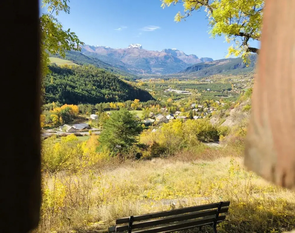 Apartment with One Bedroom in Jausiers, with Wonderful Mountain View, Furnished Garden And Wifi - 14 Km From the Slopes
