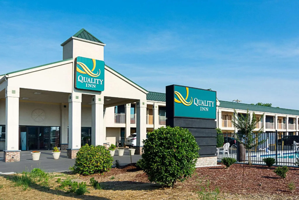 Ramada Inn Calhoun