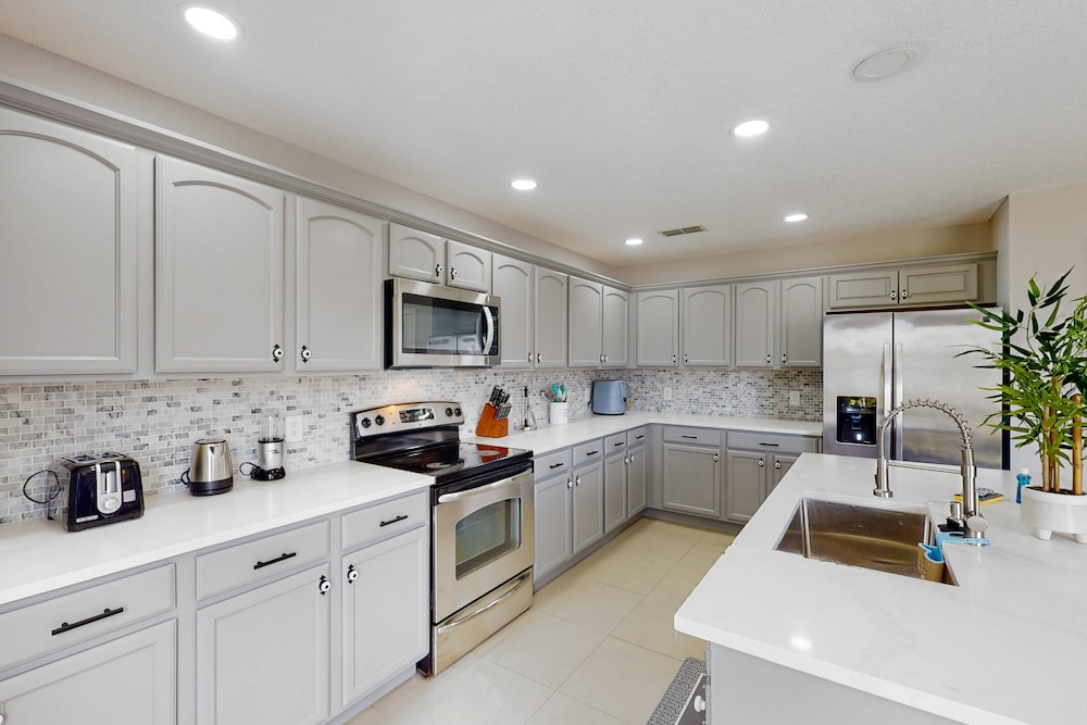 Dog-friendly Home With Lake Views, Ping-pong, air Hockey, Streaming, W/d, & AC