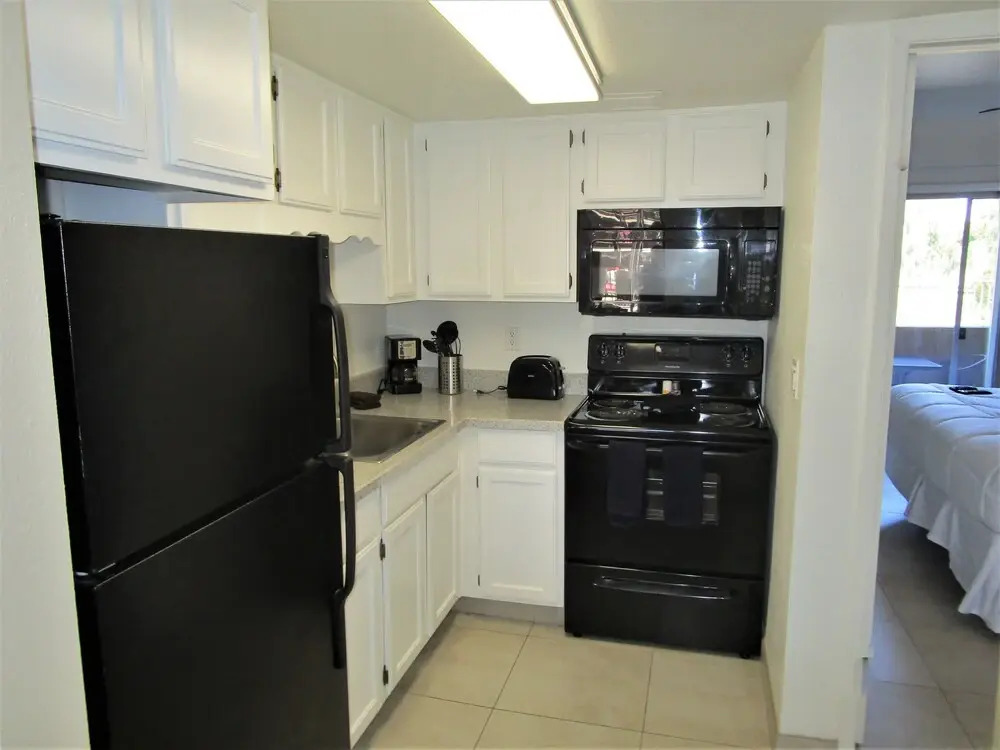 130 Fully Furnished, amenities galore! by RedAwning