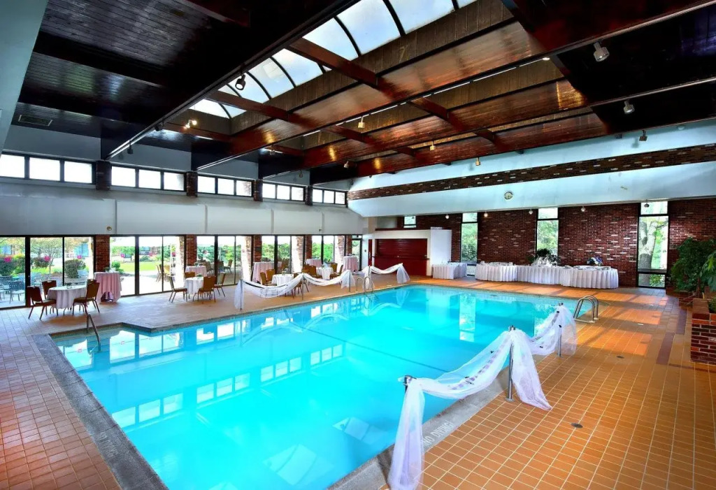 Nichols Village Hotel and Spa