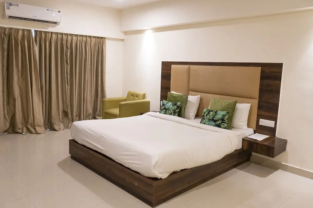 FabHotel Xen Suites