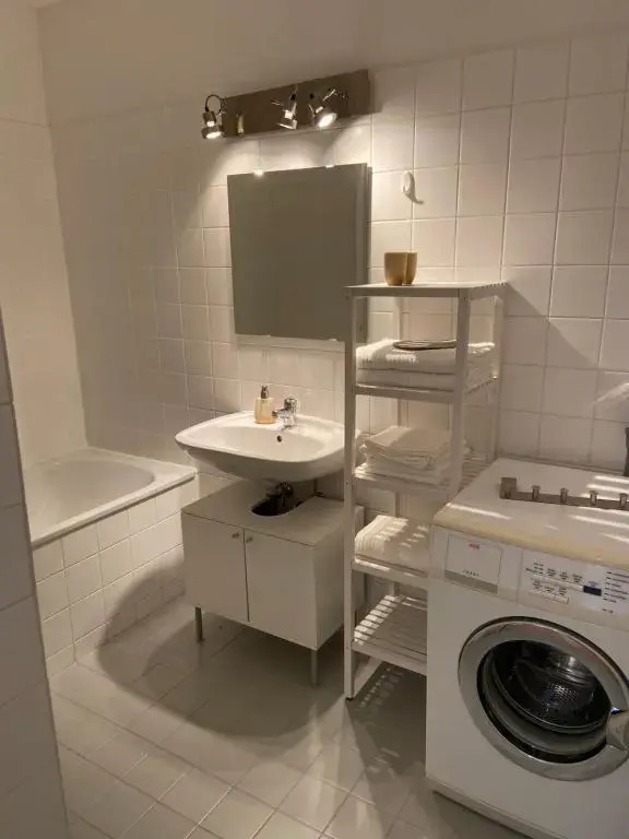 Bright apartment with a free parking garage @ Wienerberg