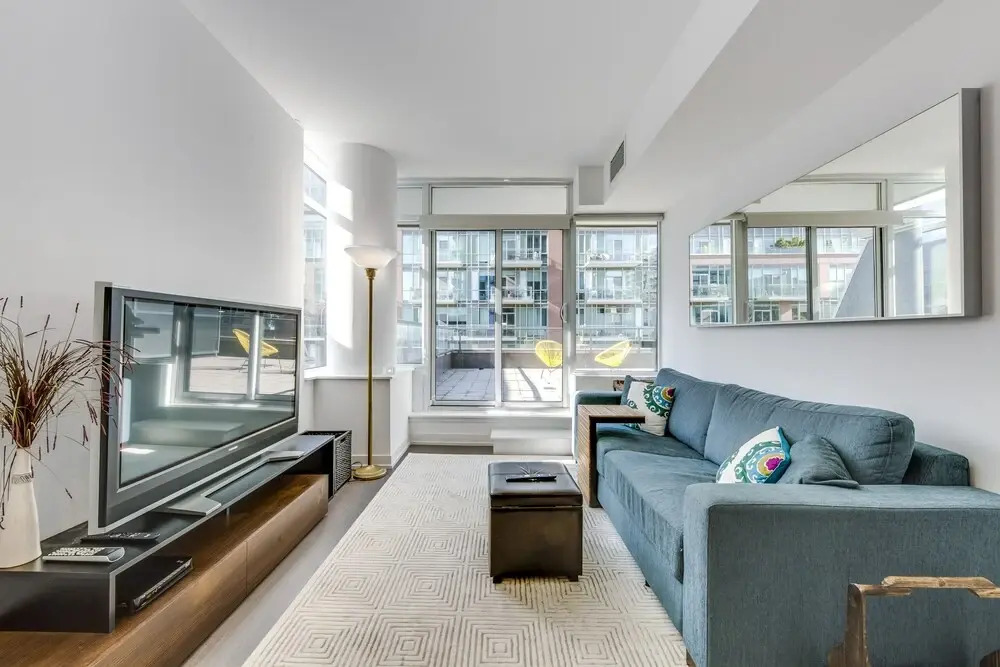 Stylish New 2BR Luxury Condo w Parking