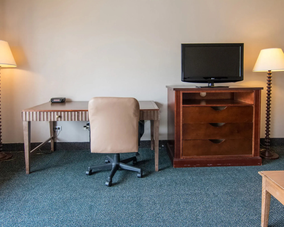 Economy Inn & Suites