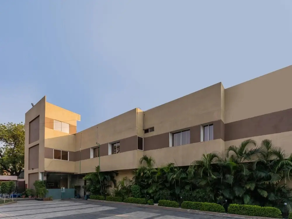 Oyo 18836 Orchid Suites