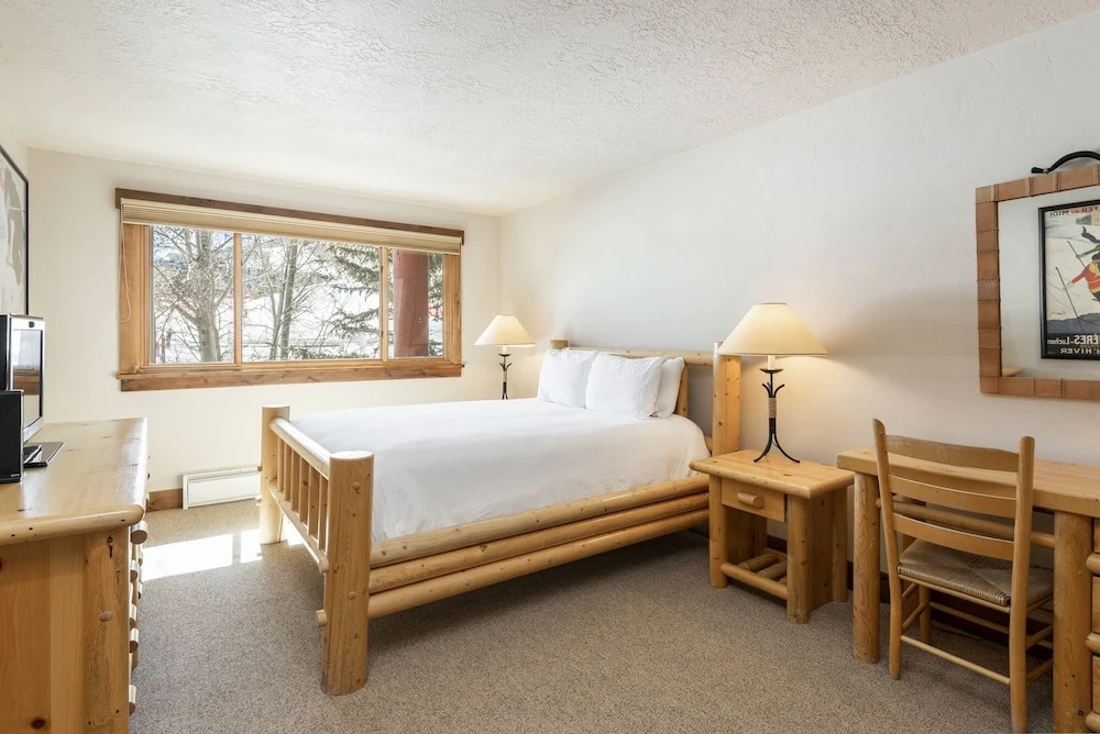Snow Flower 076 4 Bedroom Condo by RedAwning