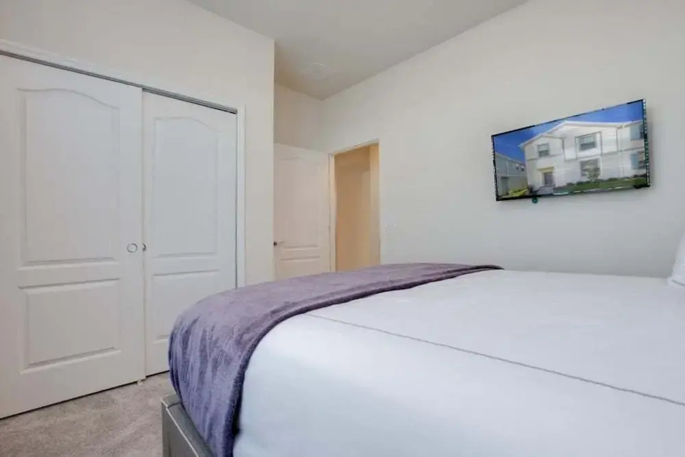 Beautiful 5 Bed Pool Home At Resort- No Resort Fee 5 Bedroom Townhouse