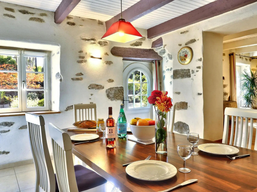 Charming 17th century house, beautiful garden, in Huelgoat