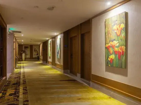 Holiday Sunshine Business Hotel
