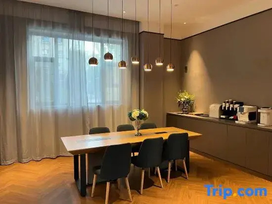 Homeinn Selected Hotel (Korla Jiaotong West Road People's Square)