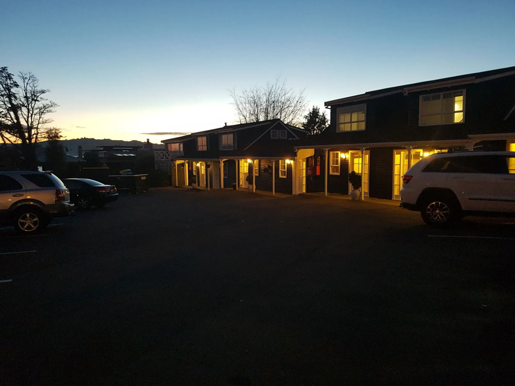 Cottage Mews Motel