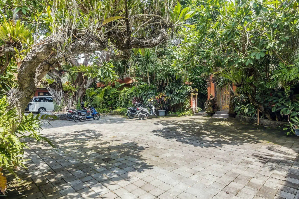 ZEN Rooms Seminyak Taman Petitenget