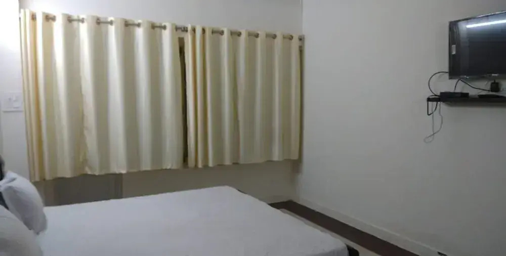 Hotel Sundar by iROOMZ