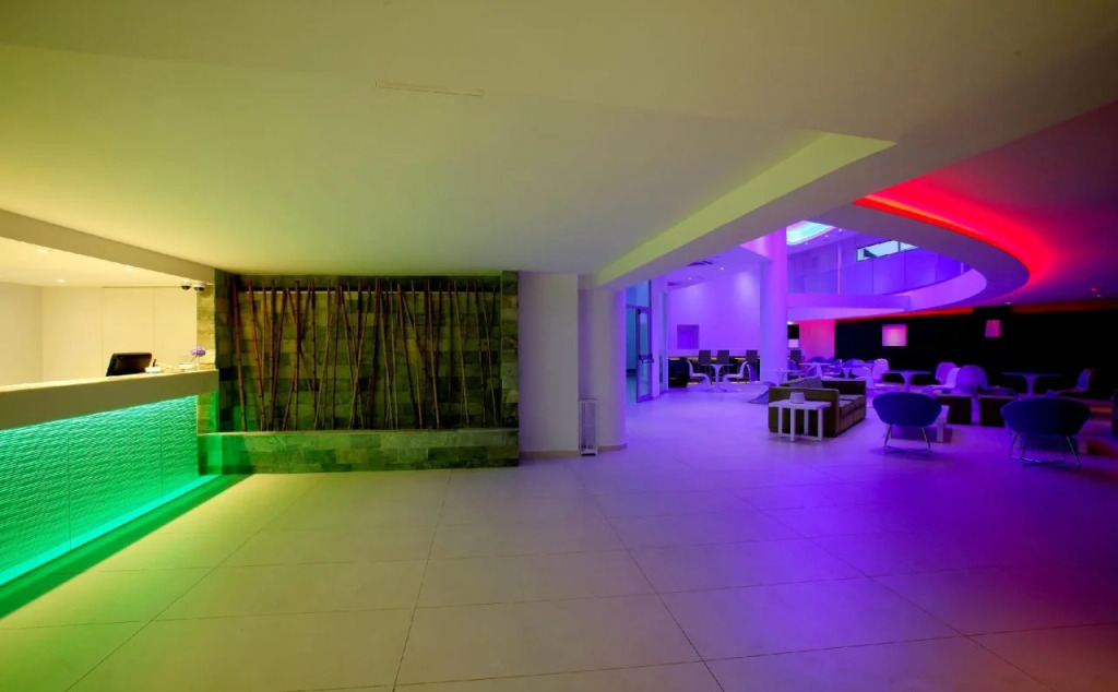 Limanaki Beach Hotel & Suites