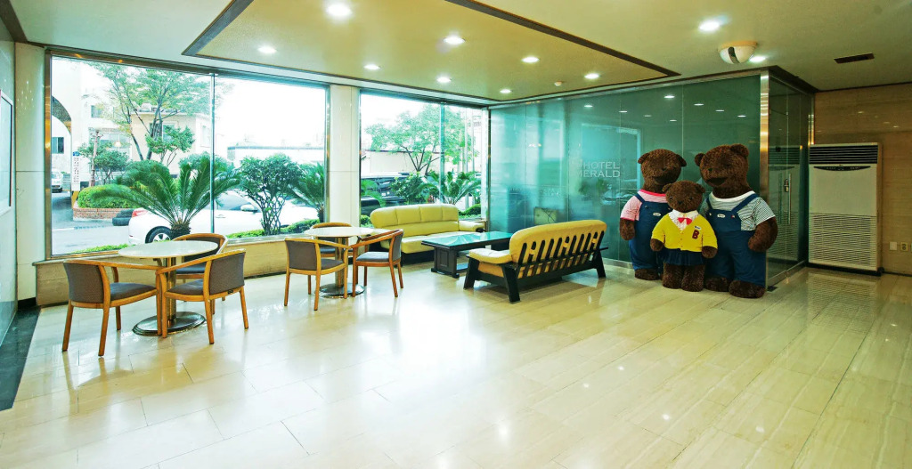 Emerald Hotel