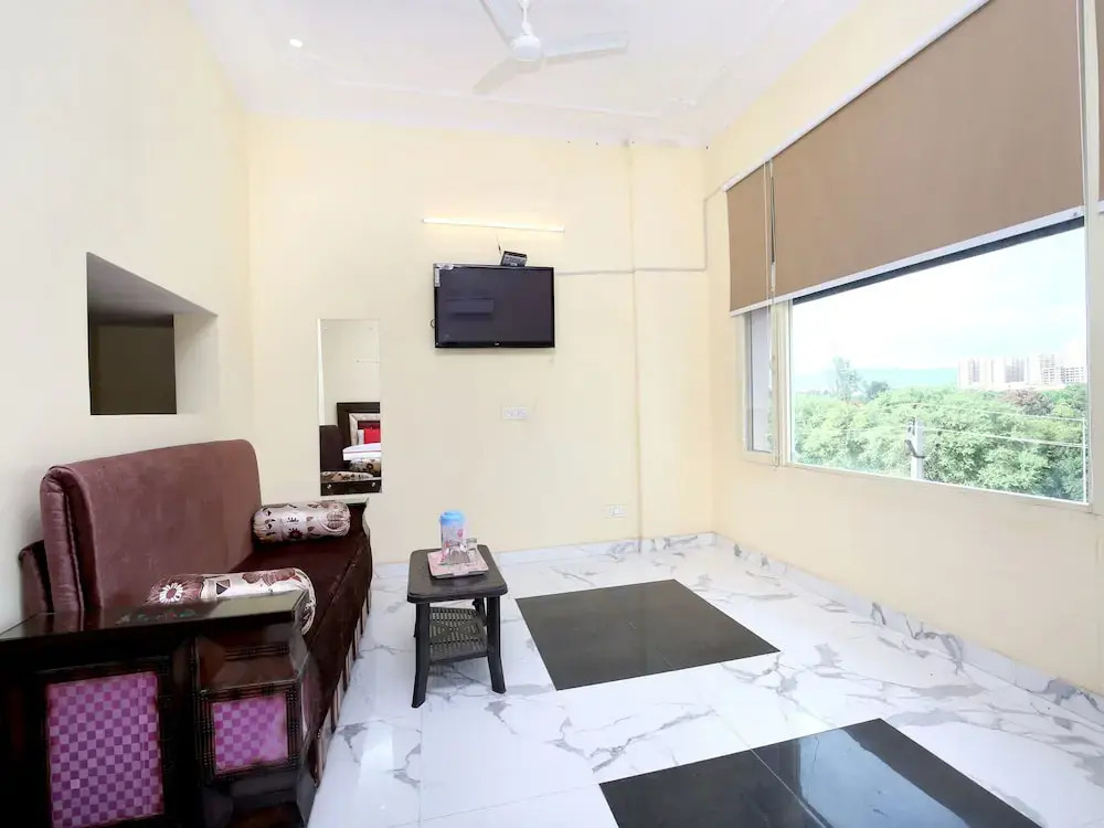 OYO 16695 Hotel Sun View