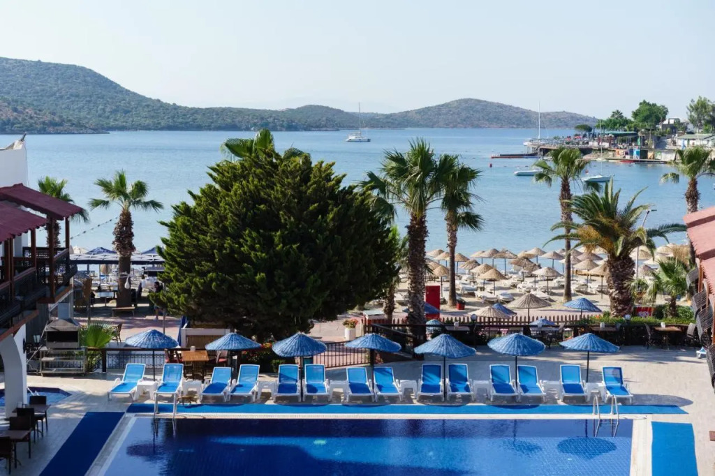 Costa Bitezhan Beach Hotel
