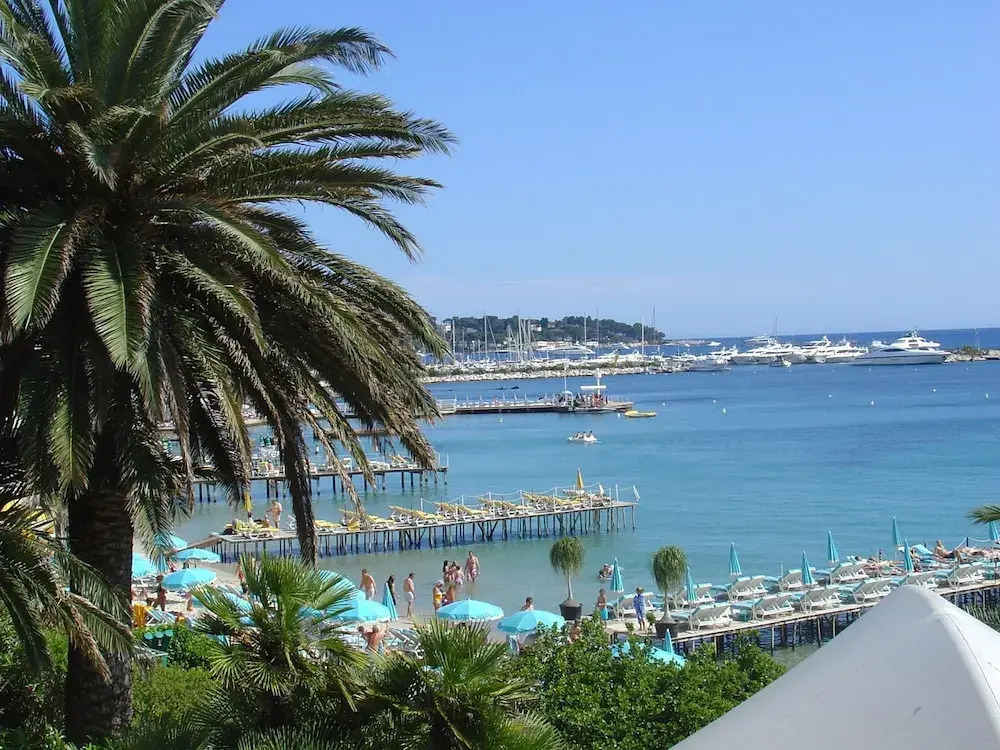 Modern Apartment in Juan-les-pins With Large Pool