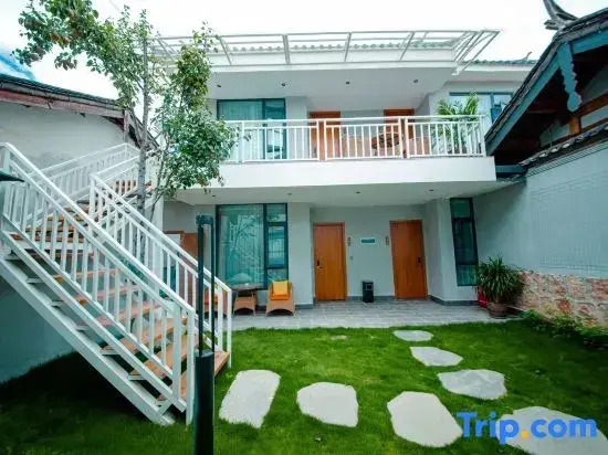 Moye Luxury Snow Mountain View Courtyard（Sunlight on Golden Mountains）Vacation Boutique Hotel