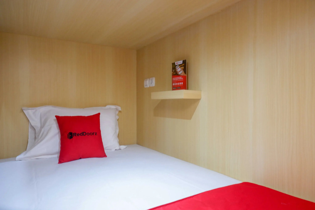 RedDoorz Hostel near Lawang Sewu Semarang