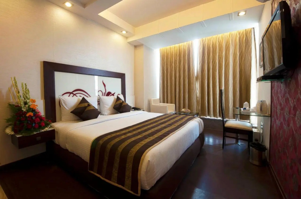 Hotels Pitrashish Grand