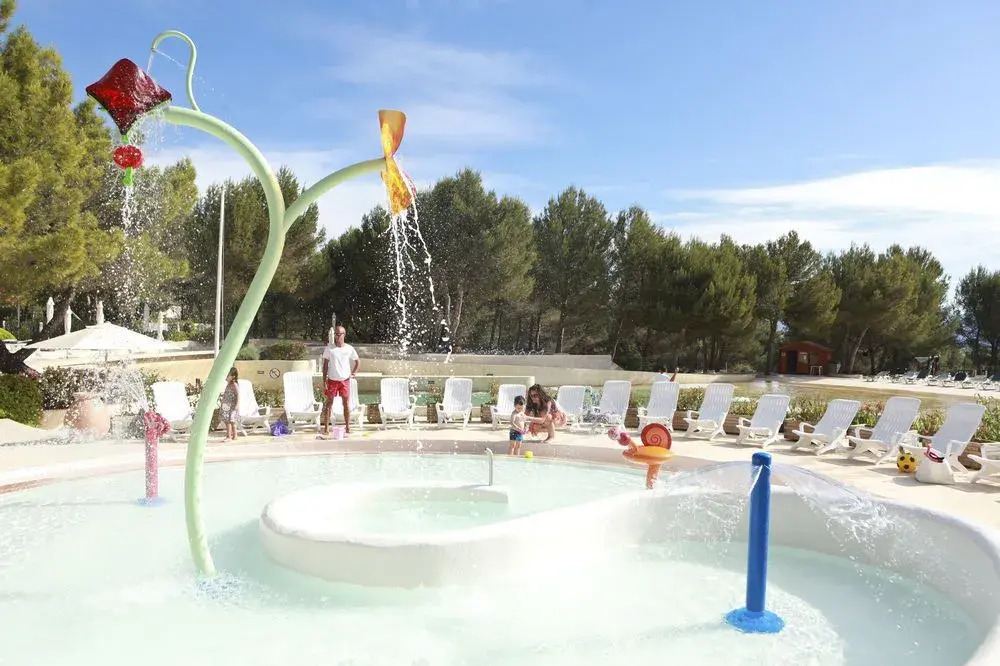 Pierre & Vacances Hotel Du Golf De Pont Royal En Provence