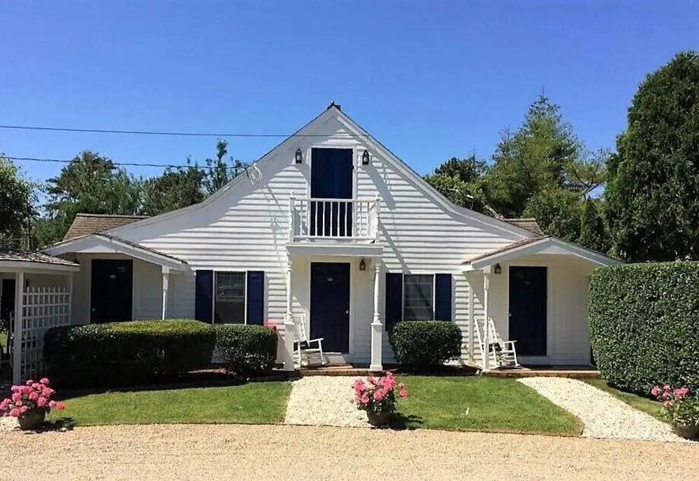 Carriage House Inn