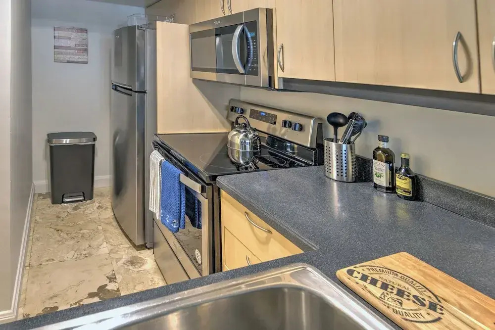 1 Bedroom Steps to Marina and CocoWalk