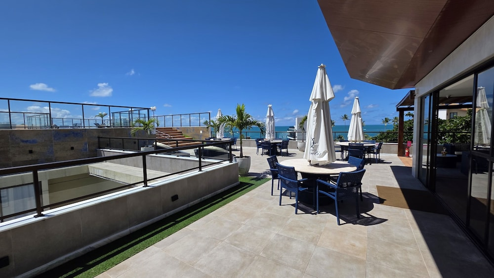 Porto Atlantis a passos do mar 211 by LP