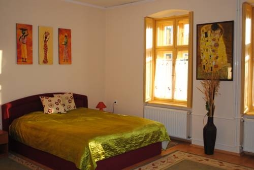 Méz Apartman