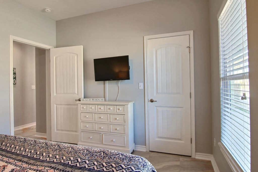 Family Tides Beach House 4 Bedrooms 3 Bathrooms Home