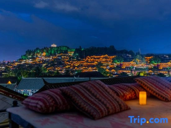 Sanxun Ancient City Panorama Homestay (Lijiang Ancient City Waterwheel Branch)