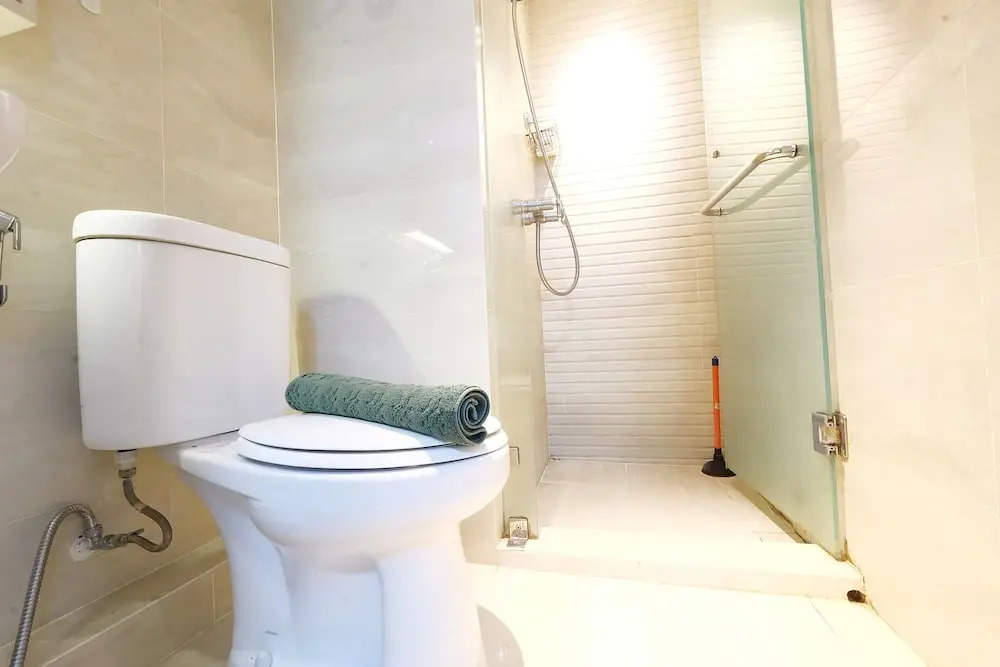 Spacious Apartment at Green Bay Pluit