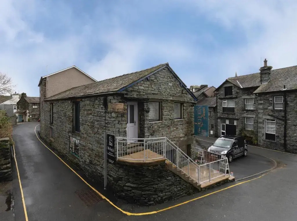 The Sorting Office - Spacious Modern Home with parking in Central Ambleside