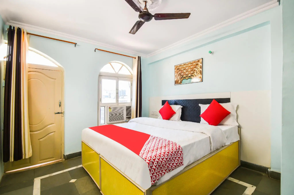 Hotel Mahesh by OYO Rooms