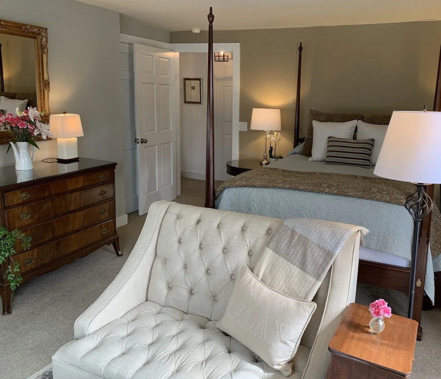 1795 Acorn Inn Bed and Breakfast