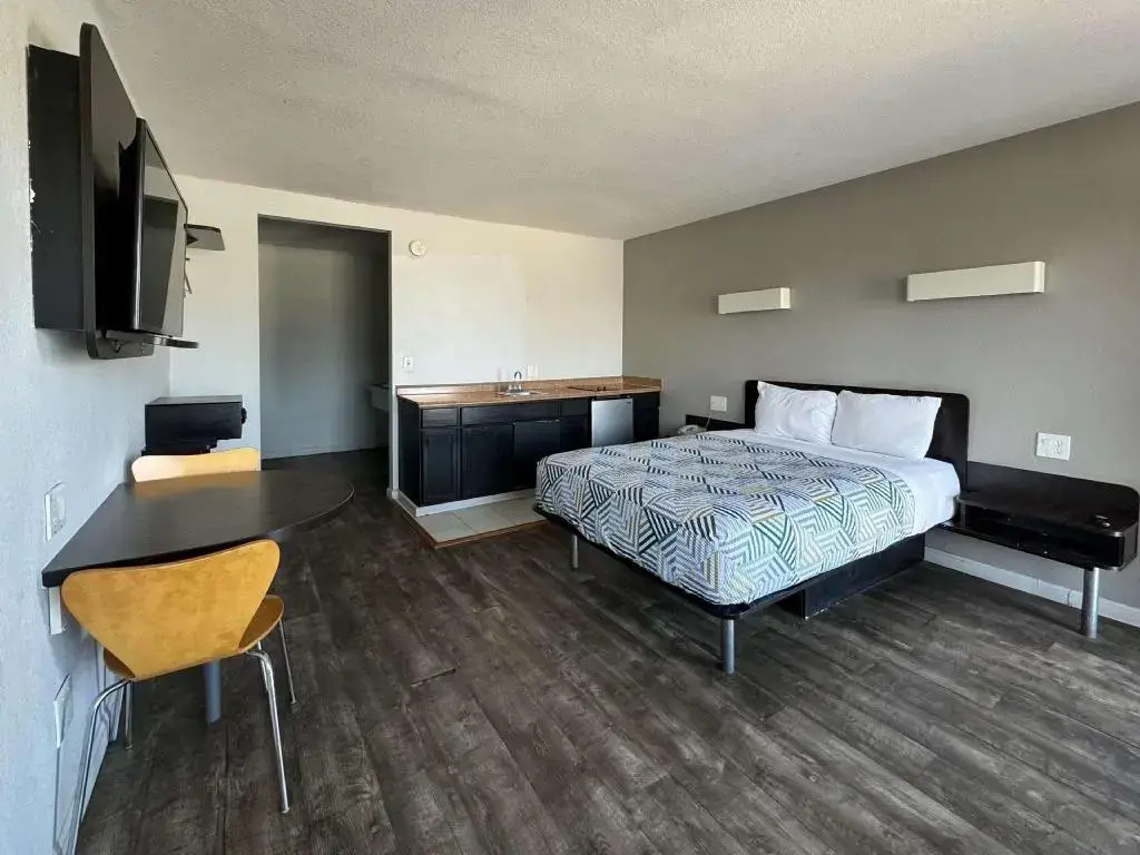 Motel 6-Delano, CA