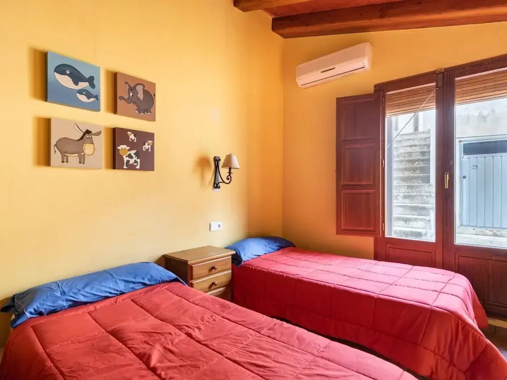 Cosy Holiday Home in Valencia With Billiards and Barbecue