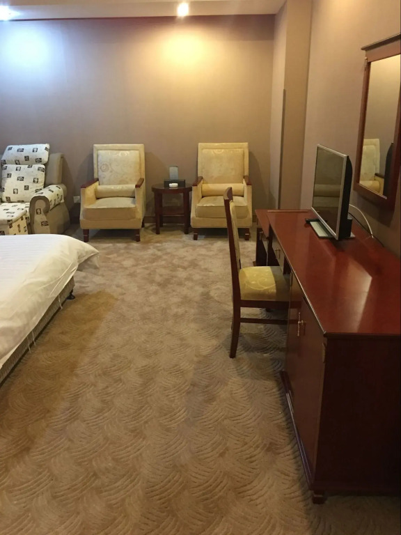 Gloria Plaza Hotel Hangtou