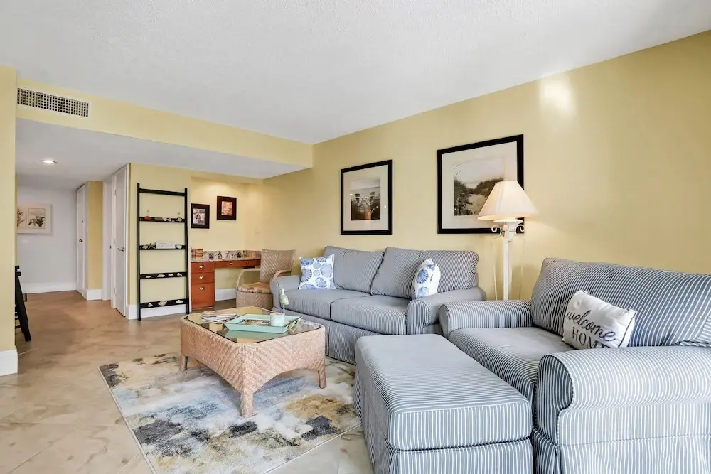 Oceanfront Condo With Direct Beach Access, Pool, Balcony, Grilling Area, & AC