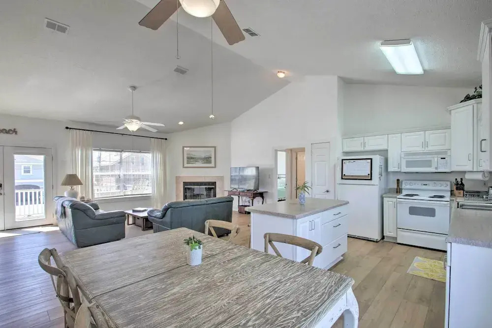 Pensacola Beach Home: 1 Block to Beach Access