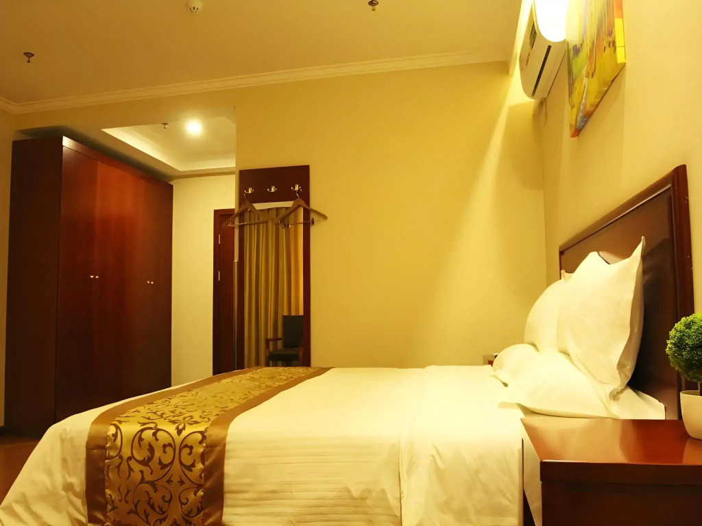 GreenTree Inn ZhangJiaKou XiaHuaYuan District XinChen Road Express Hotel