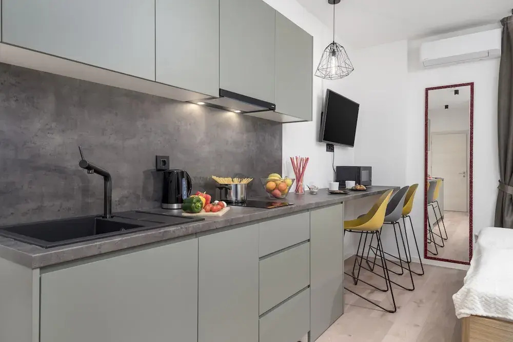 Deluxe Apartments & Rooms "In the Center"