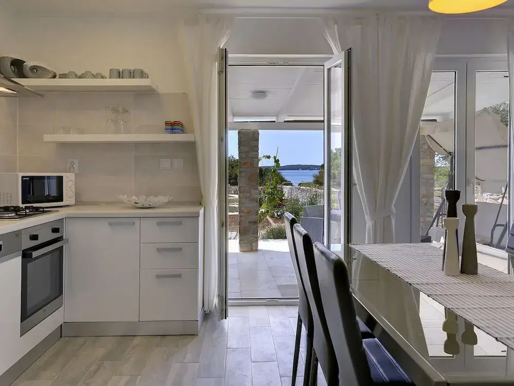 Boutique Villa in Peroj With Garden